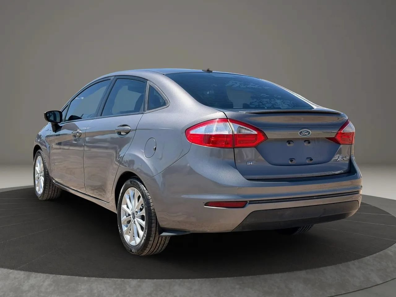 Used 2014 Ford Fiesta SE w/ Equipment Group 201A FWD image 6