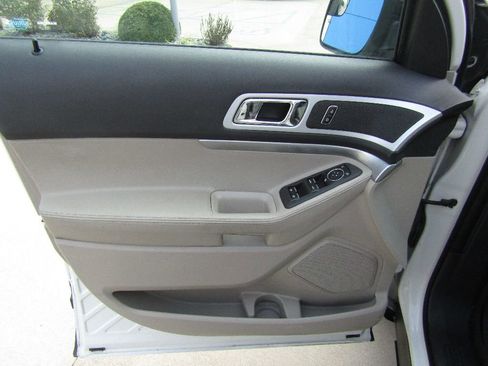 Used 2012 Ford Explorer XLT image 11