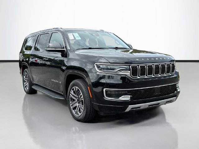 Used 2024 Jeep Wagoneer L Series II w/ Flexible Seating Group AWD/4WD image 3