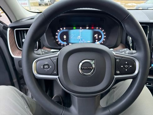 Used 2022 Volvo XC60 B5 Momentum w/ Climate Package image 29