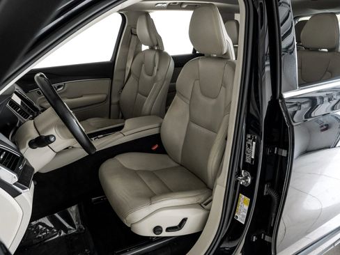 Used 2020 Volvo XC90 T5 Momentum image 33