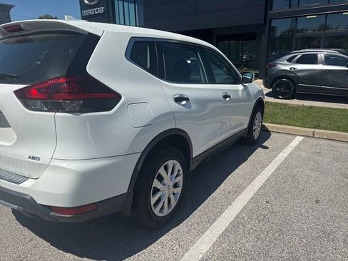 Used 2018 Nissan Rogue S AWD/4WD image 19