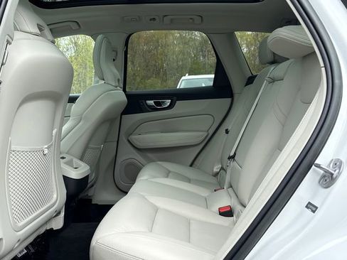 Used 2023 Volvo XC60 B5 Core AWD/4WD image 24