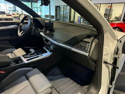 Used 2025 Audi Q5 2.0T Premium Plus w/ Premium Plus Package image 28
