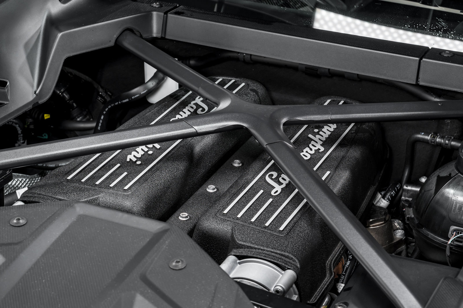 Used 2022 Lamborghini Huracan EVO RWD image 56