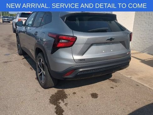 Certified 2024 Chevrolet Trax RS w/ Driver Confidence Package FWD image 3