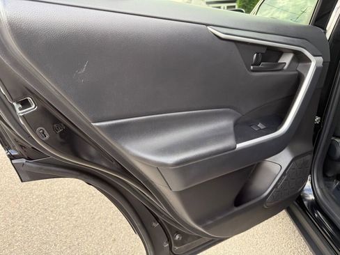 Used 2022 Toyota RAV4 LE image 22