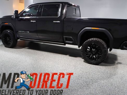 Used 2023 GMC Sierra 2500 Denali w/ Denali Black Diamond Edition image 11