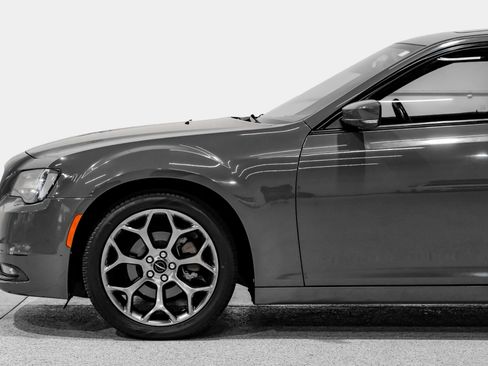 Used 2018 Chrysler 300 S w/ 300S Premium Group RWD image 16