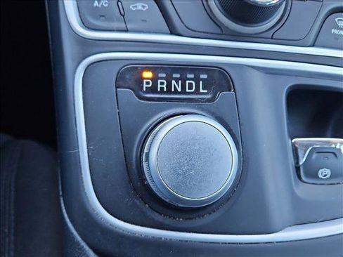 Used 2015 Chrysler 200 Limited w/ Convenience Group image 12