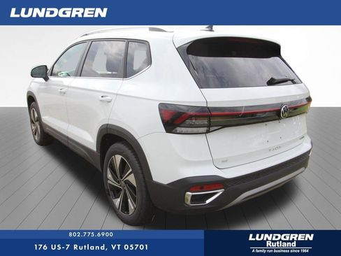 New 2026 Volkswagen Taos SE AWD/4WD image 4