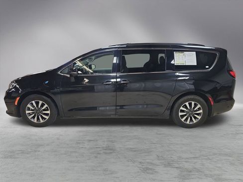 Used 2021 Chrysler Pacifica Touring-L image 4