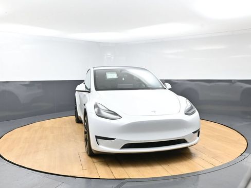 Used 2023 Tesla Model Y Performance AWD/4WD image 2