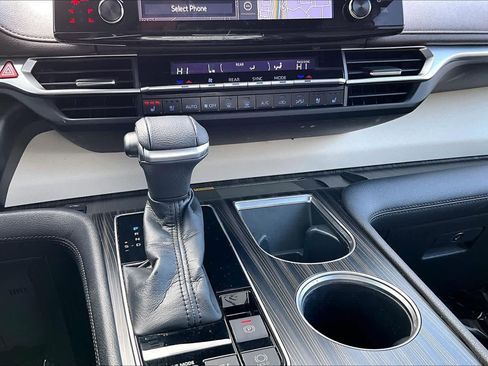 Used 2022 Toyota Sienna Platinum image 35