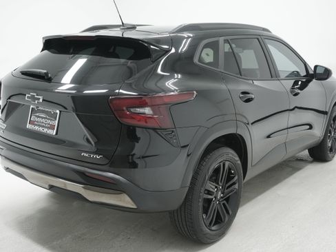 Used 2025 Chevrolet Trax ACTIV FWD image 3