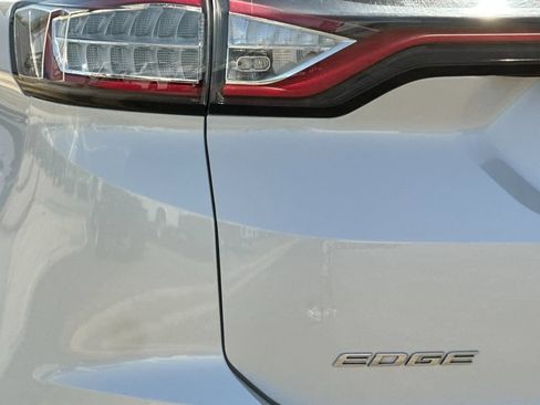 Certified 2018 Ford Edge SEL w/ Equipment Group 201A AWD/4WD image 26