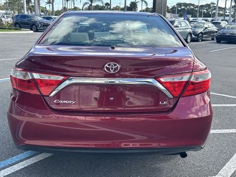 Used 2016 Toyota Camry LE image 7
