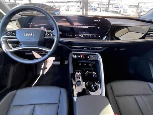 Used 2025 Audi Q5 Premium w/ Convenience Package image 14