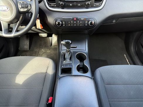 Used 2017 Kia Sorento LX image 19