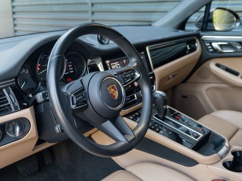 Certified 2022 Porsche Macan AWD/4WD image 4