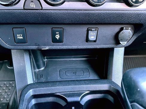 Used 2018 Toyota Tacoma TRD Off-Road image 15