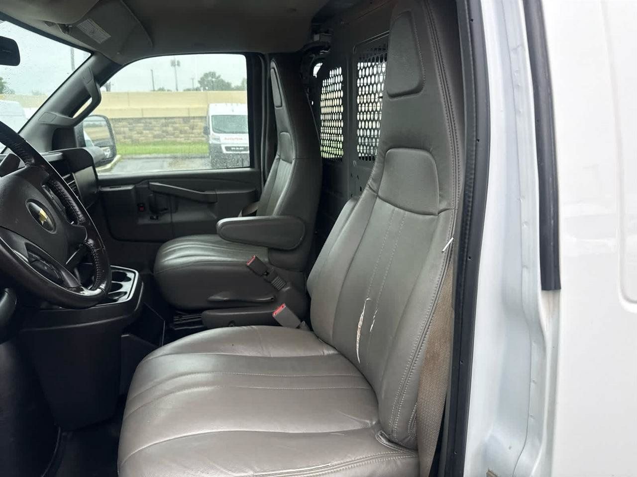 Used 2020 Chevrolet Express 3500 Extended w/ Driver Convenience Package RWD image 13