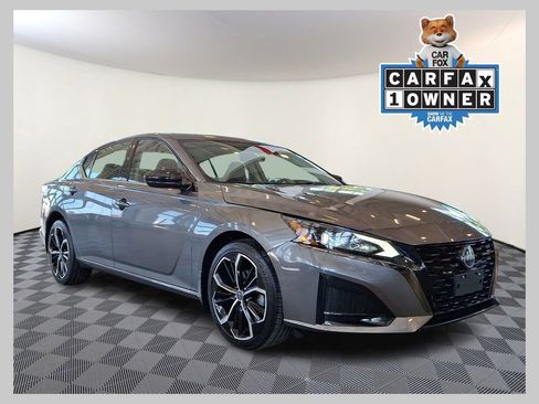 Used 2023 Nissan Altima 2.5 SR AWD/4WD image 1