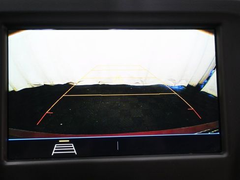 Used 2019 Chevrolet Equinox LT w/ Driver Convenience Package image 18