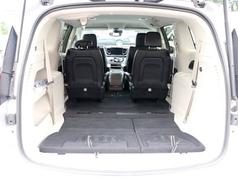 Used 2024 Chrysler Pacifica Touring-L FWD image 62