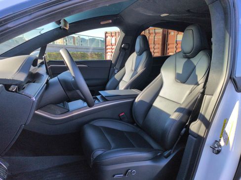 Used 2023 Tesla Model X image 16