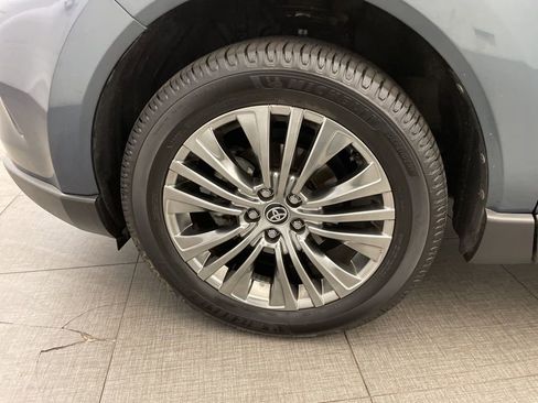 Used 2021 Toyota Venza Limited w/ Advanced Technology Package image 18