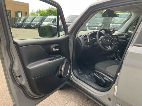 Used 2023 Jeep Renegade Latitude AWD/4WD image 21