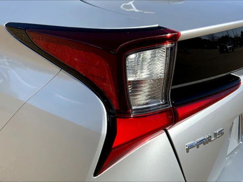 Used 2020 Toyota Prius LE FWD image 28