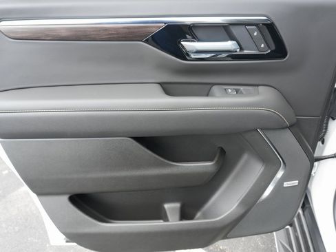 New 2025 Chevrolet Suburban Premier image 35