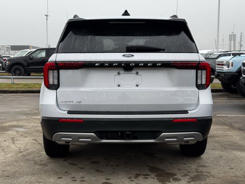 New 2026 Ford Explorer Active w/ Active Comfort Package image 9