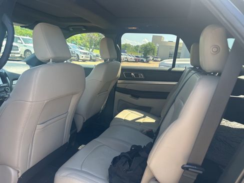 Used 2018 Ford Explorer XLT w/ Equipment Group 202A image 24