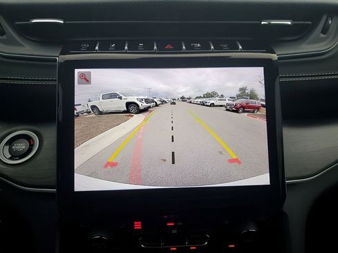 Used 2024 Jeep Grand Cherokee Limited w/ Black Appearance Package image 43