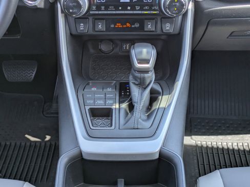 Used 2023 Toyota RAV4 XLE Premium image 18