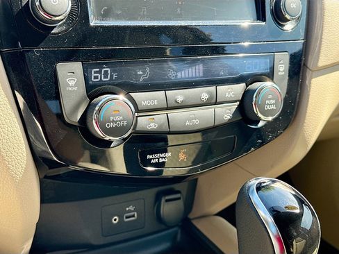 Used 2018 Nissan Rogue SV FWD image 15