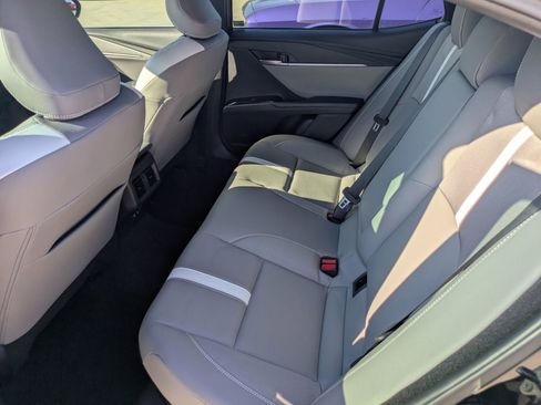 Used 2025 Toyota Camry SE image 13