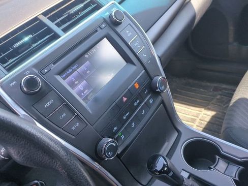 Used 2016 Toyota Camry LE FWD image 12
