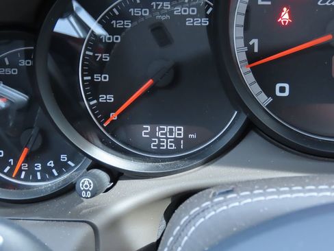 Used 2017 Porsche 911 Turbo S image 9