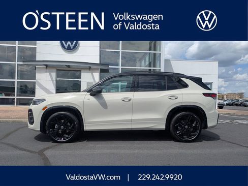 New 2026 Volkswagen Tiguan SE R-Line FWD image 1