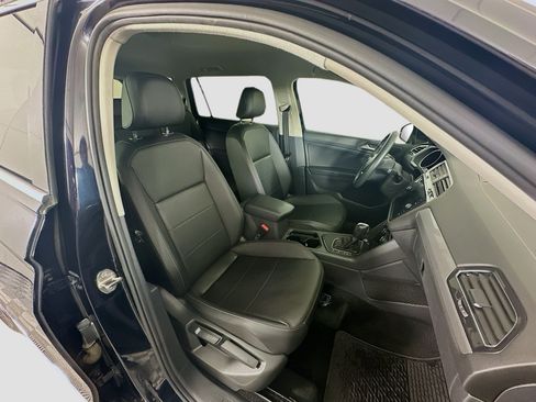 Used 2020 Volkswagen Tiguan SE FWD image 29
