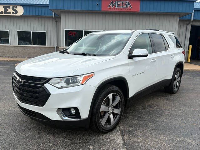 Used 2018 Chevrolet Traverse LT w/ LPO, Black Accent Package AWD/4WD image 2