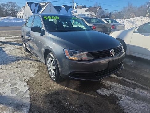 Used 2014 Volkswagen Jetta S image 2