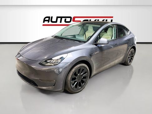 Used 2023 Tesla Model Y Long Range AWD/4WD image 3
