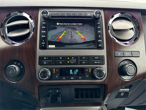 Used 2011 Ford F250 Lariat w/ Lariat Interior Pkg image 31