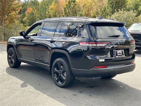 New 2025 Jeep Grand Cherokee L Altitude image 10