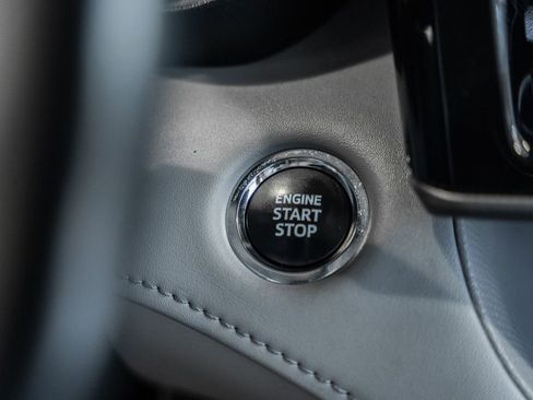 Used 2023 Toyota Highlander XLE FWD image 21